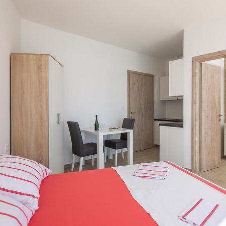 Apartamento Absolute Beach Holidays Dugi Rat Exterior foto